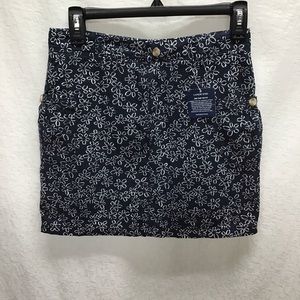 Lands’ End girls navy floral print skort. Size 12